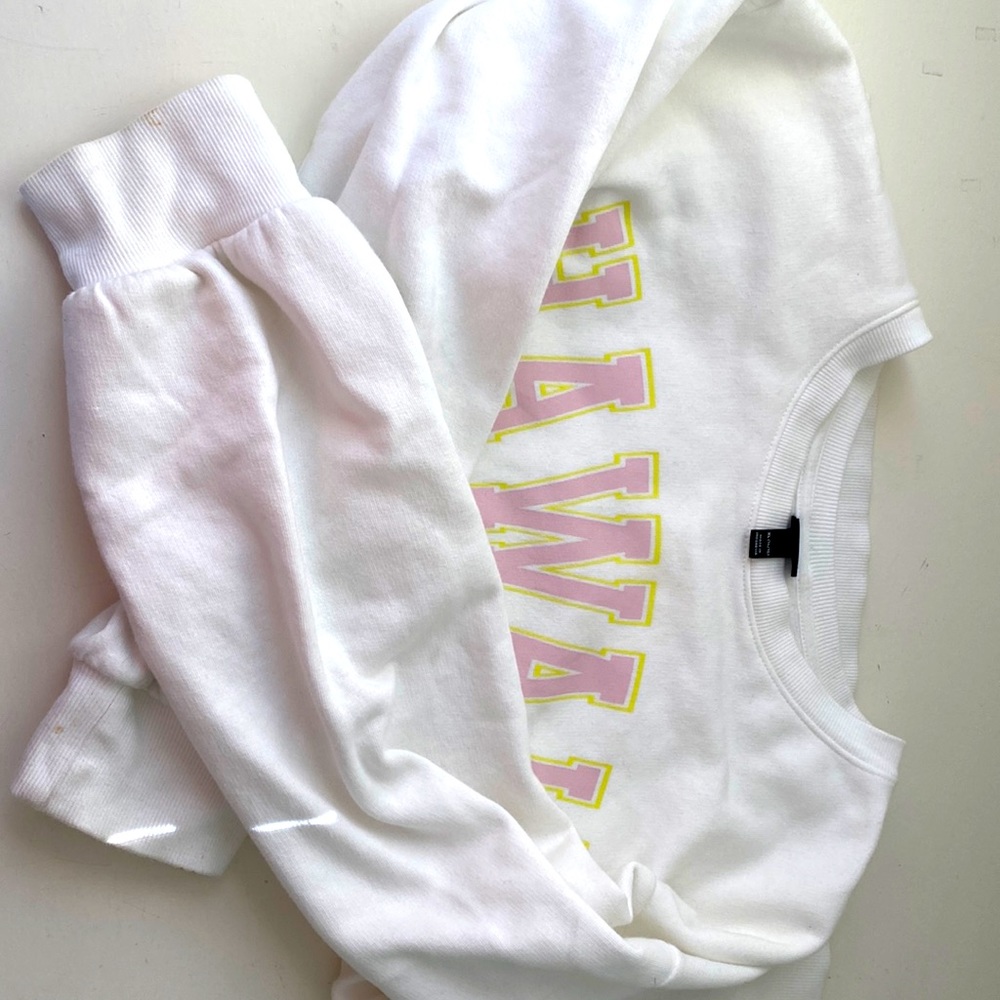 Art class sweat shirt with the word Hawaii on the front